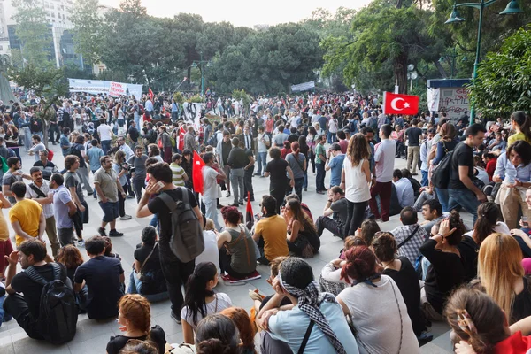 Emberek megszálló Gezi Park — Stock Fotó