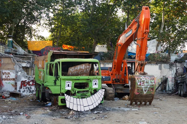 Protesters transformed the construction vehicles — Stock Photo, Image