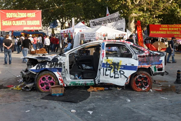 Damaged Police car in Gezi Park — Stock fotografie