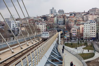 Haliç köprüsünde metro tren