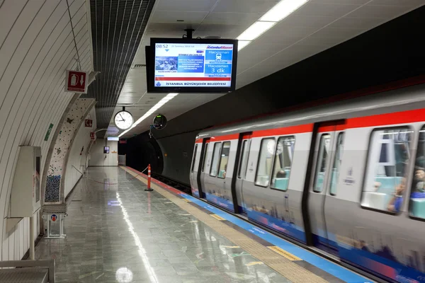 Istanbul Metro, train in tunnel — Stok fotoğraf