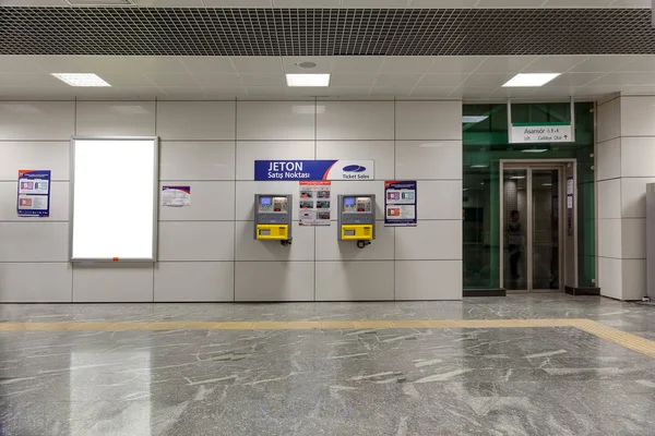 Metro interior con cartelera en blanco — Foto de Stock