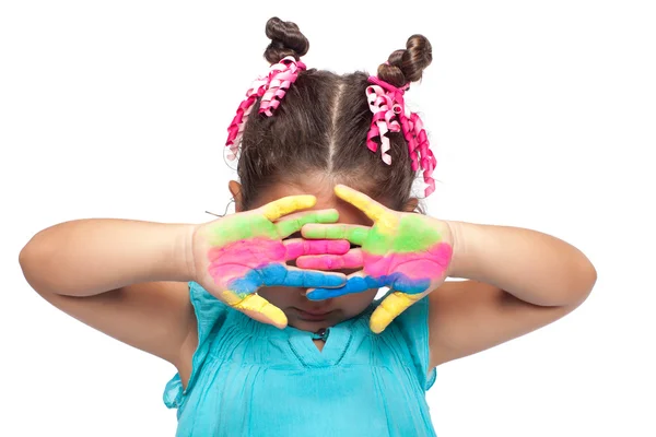 Ragazza carina nascondere il suo volto — Foto Stock