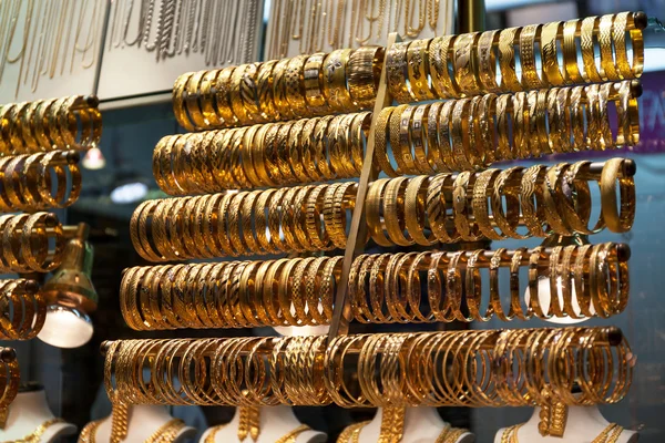 Sort guld armband — Stockfoto
