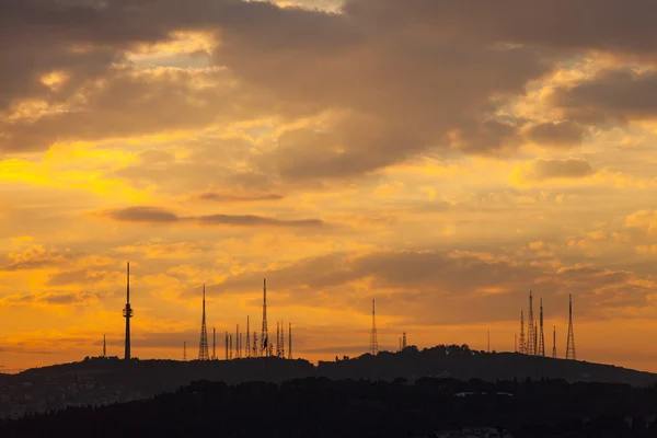 Camlica hegy sziluettek antennák — Stock Fotó