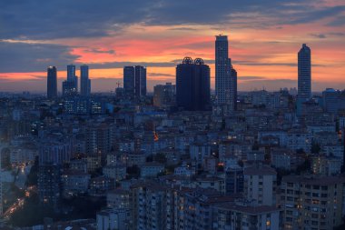 Daire ve Şişli gökdelenler akşam