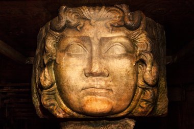Medusa başı Yerebatan Sarnıcı