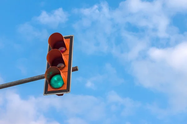 Traffic light on pole — Stock Photo, Image