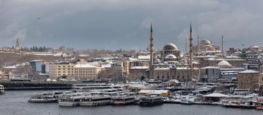 Eminönü alan karlı bir günde