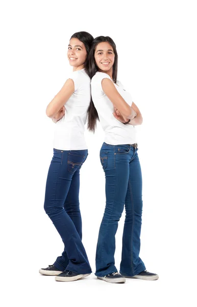 Dos chicas sonrientes jóvenes —  Fotos de Stock