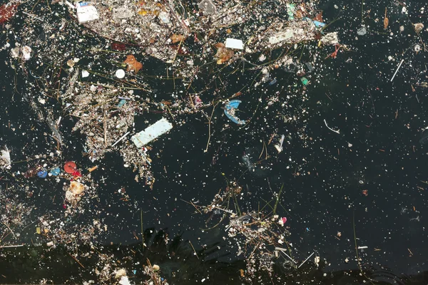 Mar sucio y contaminado — Foto de Stock