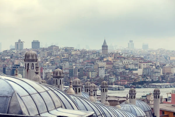 Galata ze střechy Suleymaniye mosque — Stock fotografie