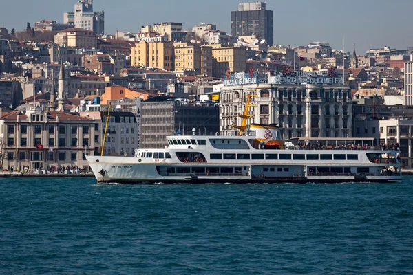 Berömda färja över Istanbul — Stockfoto