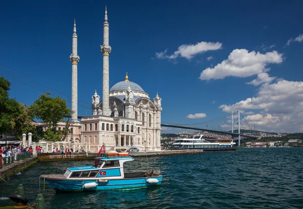 Ortakoy清真寺和Bosphorus — 图库照片