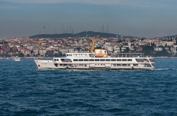 Berömda färja över Istanbul — Stockfoto