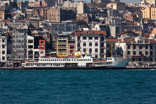 Berömda färja över Istanbul — Stockfoto