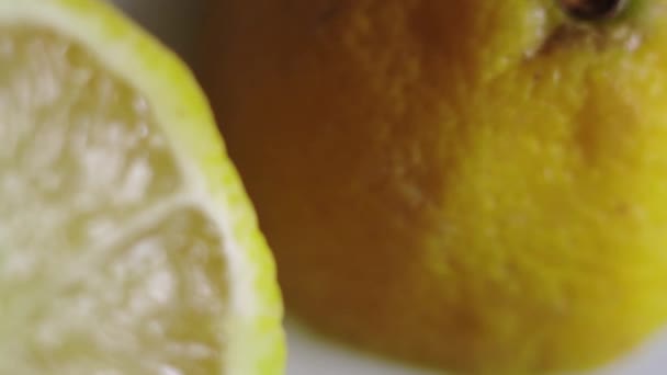 Citrónové ovoce v řezu — Stock video