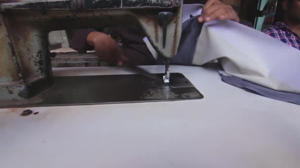 Taylor sews the product of genuine leather — Stock Video