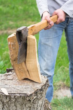 El ahşap balta tarafından Dilimleme