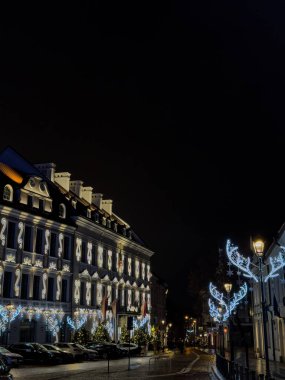 Vilnius, Litvanya, 11.30. 2025. Noel 'de akşam kenti. İyi akşamlar Vilnius..