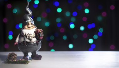 Noel gnome hediyeleri holding