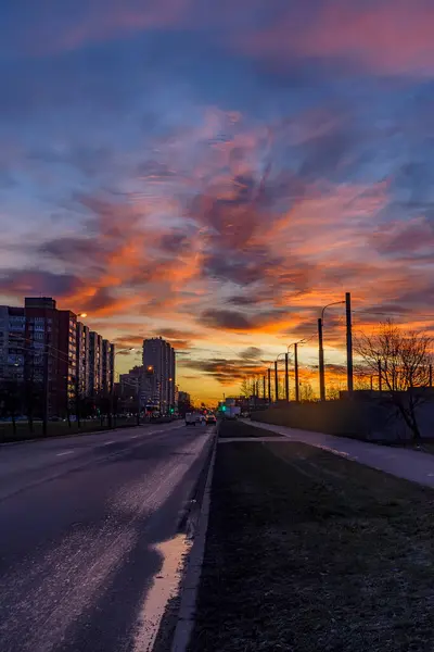 Nascer Sol Colorido Uma Manhã Inverno Sem Neve Cidade — Fotografia de Stock