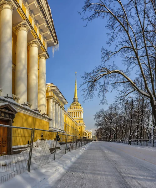 Будівля Адміралтейства Санкт Петербурзі Ясний Зимовий Холодний День — стокове фото