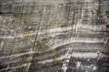 Karelia Cumhuriyeti 'ndeki Ruskeala' da terk edilmiş bir taş ocağında çeşitli türde mermer.. 