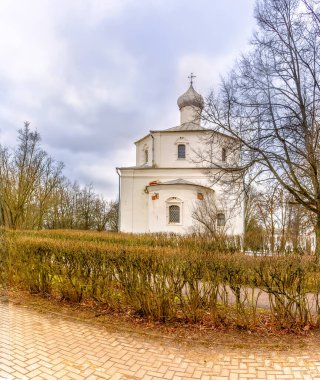 Torgakh 'daki Aziz George Kilisesi, Yaroslavov Dvorishche' de, Veliky Novgorod 'un Torgovaya tarafında tarihi bir mimari komplekste yer almaktadır..