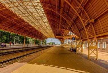 Zhdanovichi Belarus köyünde modern bir tren istasyonu inşa edildi.. 