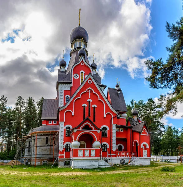Kościół Wniebowstąpienia Pańskiego Rolniczym Mieście Zhdanovichi Białorusi — Zdjęcie stockowe