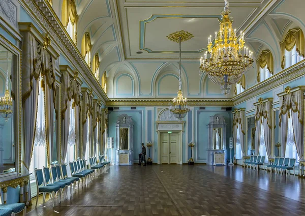 Pozisyon. Strelna, Birch sokağı, 3 St. Petersburg, Rusya. 15 Temmuz 2018. Constantine Sarayı. Mavi oda.