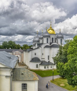 Kremlin 'in çan kulesinden Veliky Novgorod' daki Aziz Sophia Katedrali 'ne bakın.. 