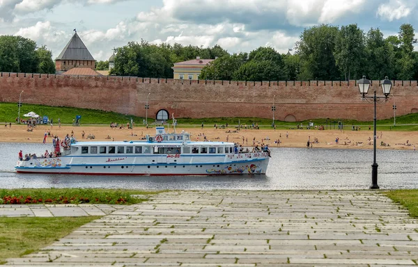 Volkhov Nehri Nin Sağ Kıyısından Pokrovskaya Kulesi Veliky Novgorod Kremlin — Stok fotoğraf