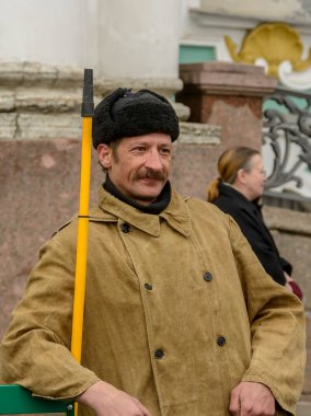 Palace Meydanı. St. Petersburg 'da. - Rusya. 24 Nisan 2021. St. Petersburg 'da motosiklet sezonunun açılışı 