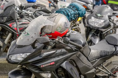 Palace Meydanı. St. Petersburg 'da. - Rusya. 24 Nisan 2021. St. Petersburg 'da motosiklet sezonu açılıyor. 