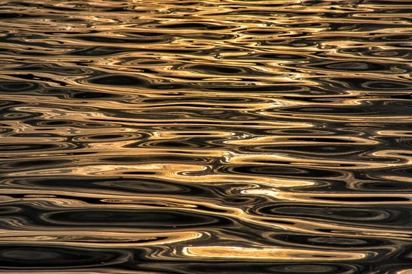 저수지 햇빛을 반영함 — 스톡 사진