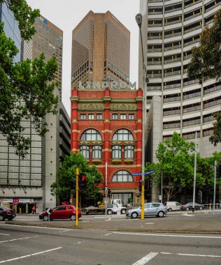 26 Flinders Caddesi Doğu Melbourne, Victoria, Avustralya. 17 Aralık 2013. Lindrum, Melbourne 'un merkezinde bulunan 4 yıldızlı üstün bir oteldir. Tren istasyonu sadece 500 metre uzaklıkta ve Prenses Tiyatrosu 700 metre uzakta..