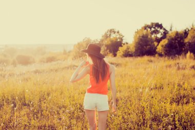 çekici güzel esmer kadın