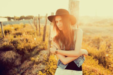 genç seksi esmer kız