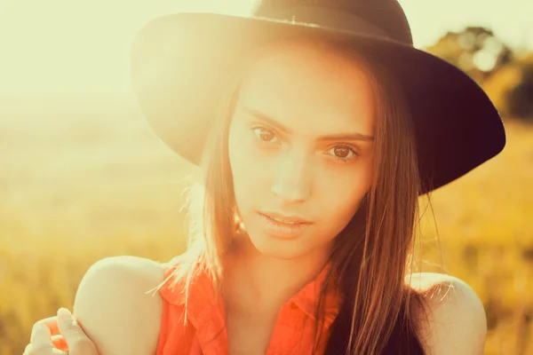 Young beautiful brunette girl — Stock Photo, Image