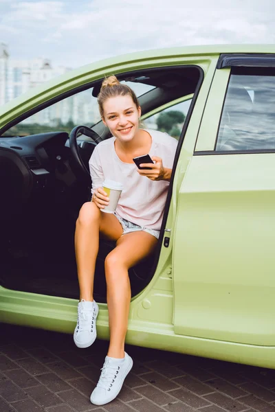 Young woman in car — Stock Photo, Image