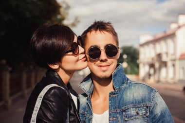 aşık genç yenilikçi çift,