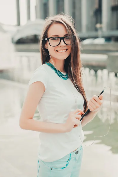 Hipster woman  with digital tablet. — Stock Photo, Image