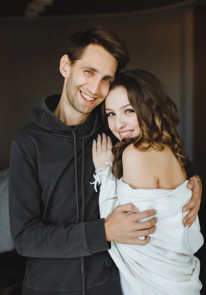 Young beautiful couple posing — Stock Photo, Image