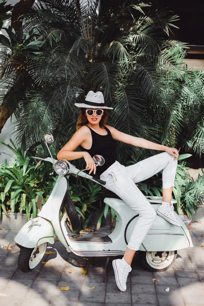 Young girl on  vintage scooter — Stockfoto