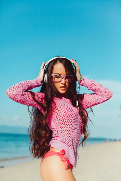 Girl  listening music   on the beach — Stock Fotó