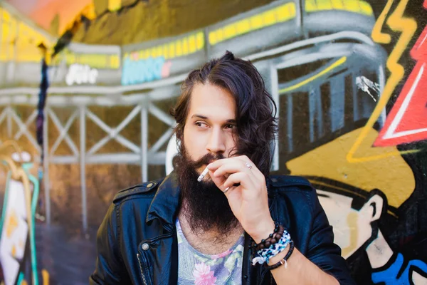 Brutal man smoking — Stock Photo, Image