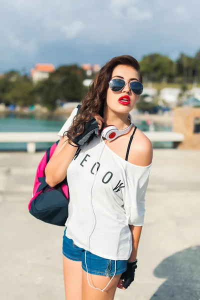 Girl in sunglasses listening to music — Stock Photo, Image