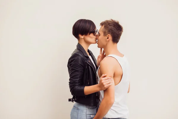 Jovem casal hipster no amor — Fotografia de Stock